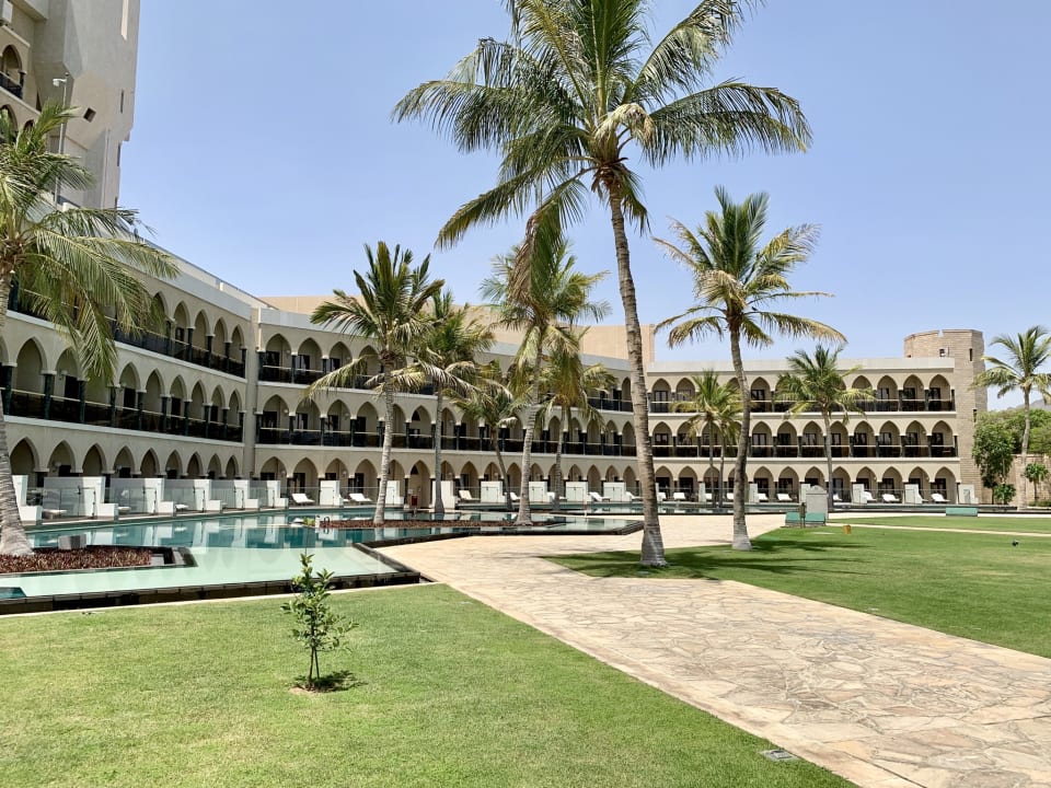 Pool Al Bustan Palace - A Ritz-Carlton Hotel