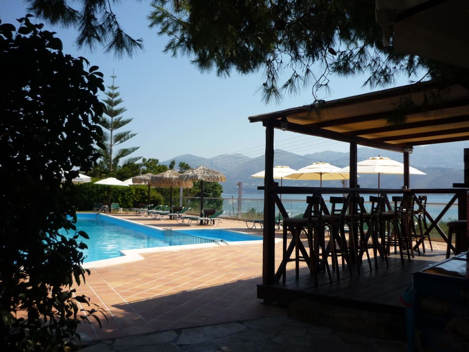 Morgens am Pool Hotel Apolafsi