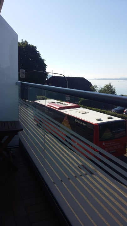 Balkonausblick Straße  Hotel Krone am See