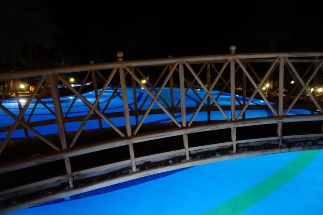 Brücke über den Pool Hotel Defne Garden