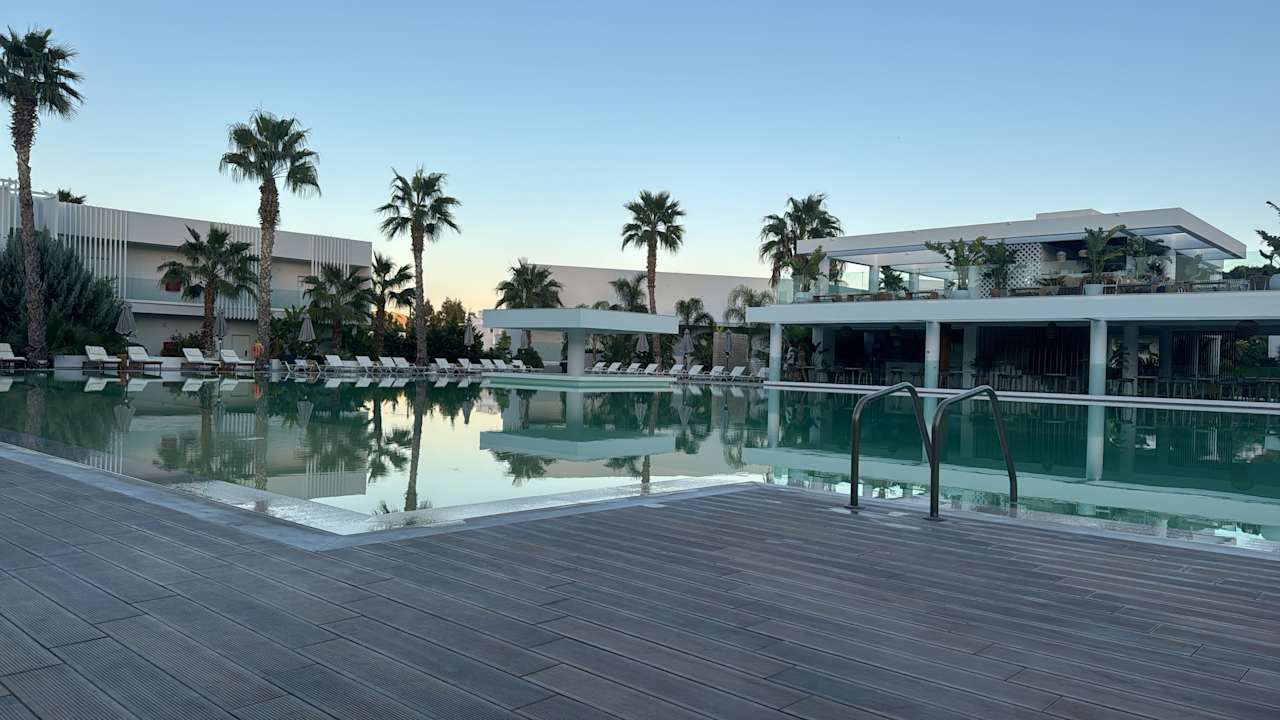 Pool White Dreams Resort & Anex