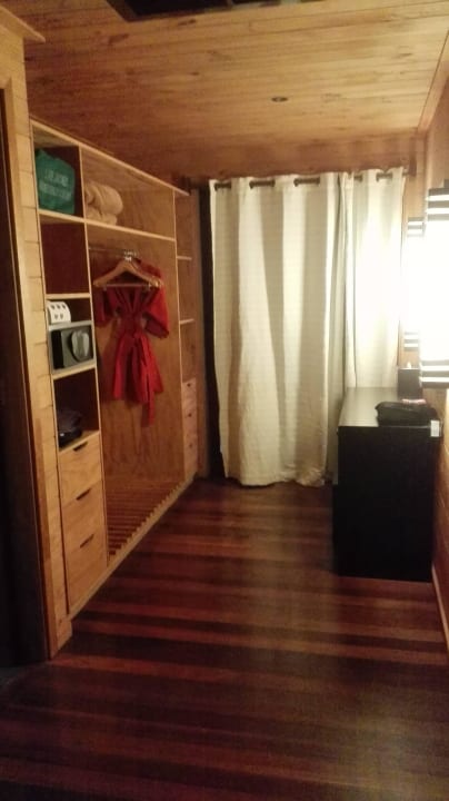 Villa 121 - Kleiderschrank Meeru Maldives Resort Island