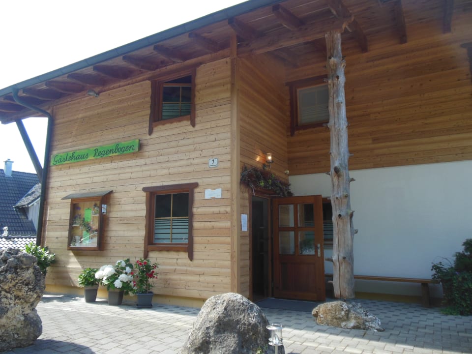 Außenansicht Gästehaus Regenbogen