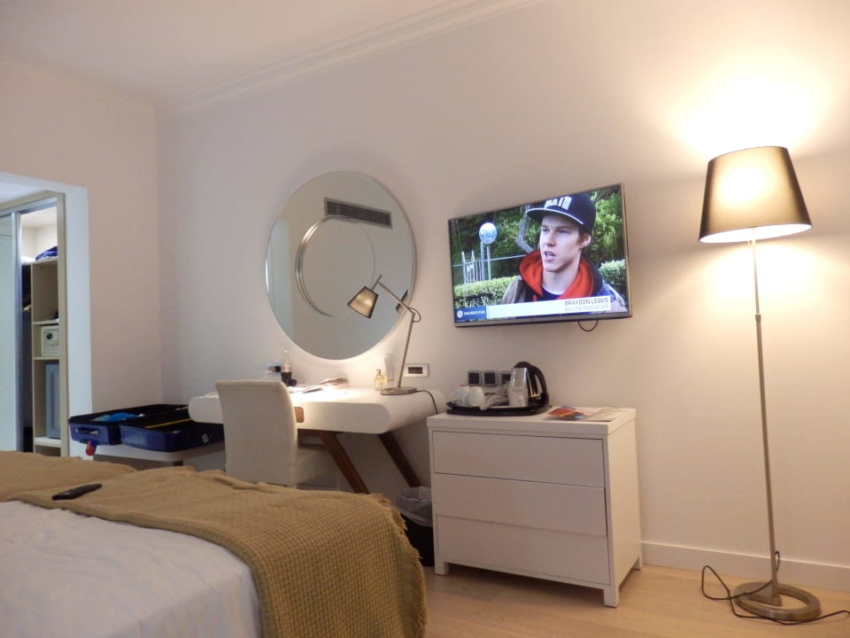 Frisch renoviertes Zimmer im 4. Stock Hotel Grecian Park