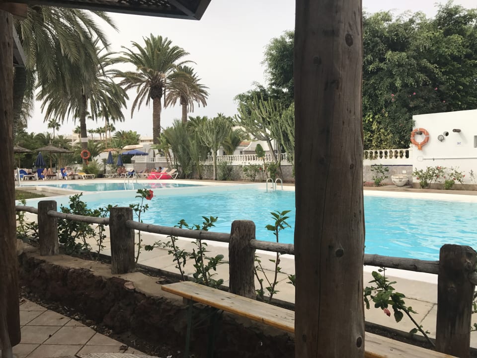 Pool HL Miraflor Suites Hotel