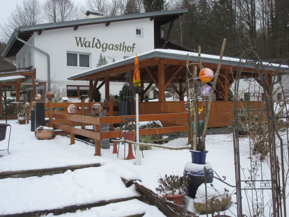 Außenansicht Hotel Scharnagl mit Waldgasthof