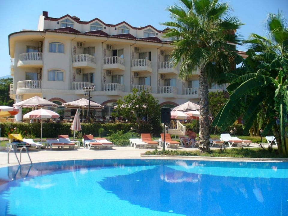 Aussen Larissa Sultan's Beach