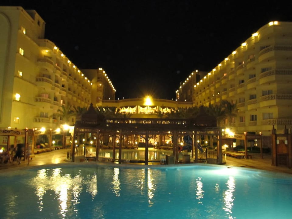 Basen i hotel Riviera Aqua Park Resort