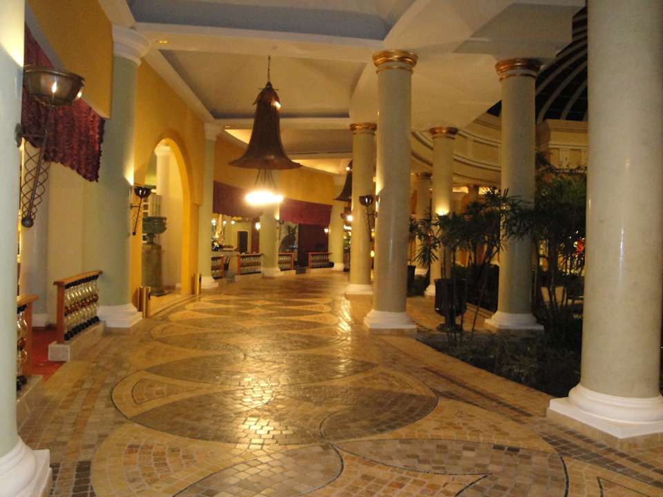Schöne Atmosphäre am Abend JOIA Paraiso by Iberostar