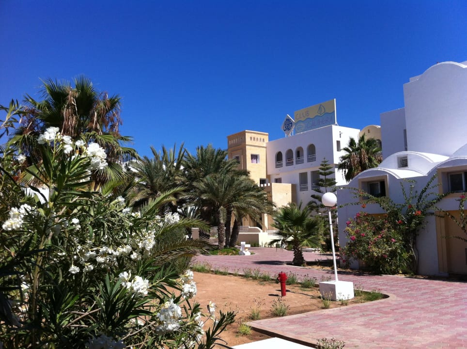 Vor dem Haupteingang Calimera Yati Beach