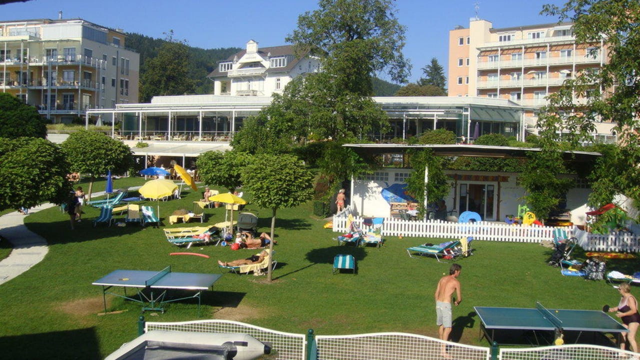 Komplette Resortansicht vom Garten Werzers Hotel Resort Pörtschach