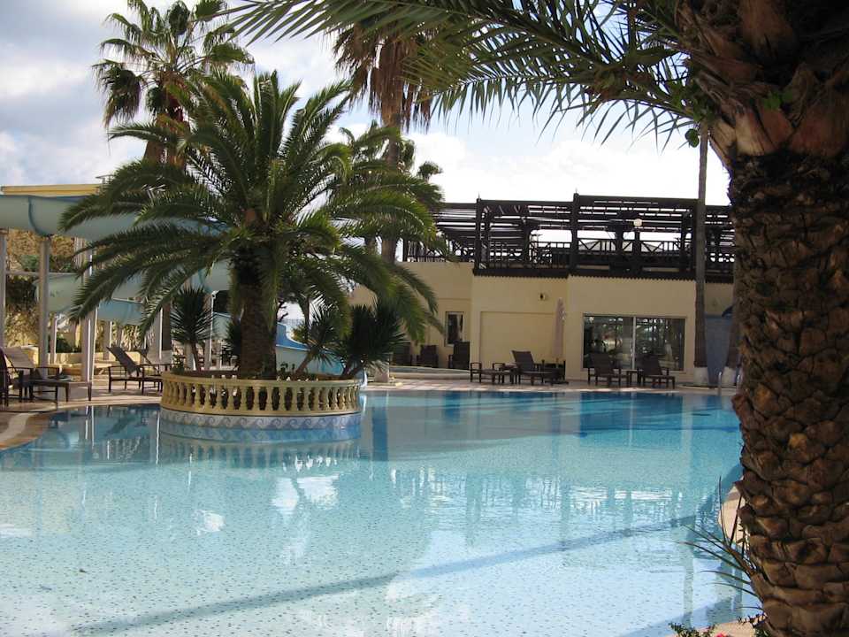 Pool mit Fitnesscenter und Hallenbad Hotel Paradis Palace