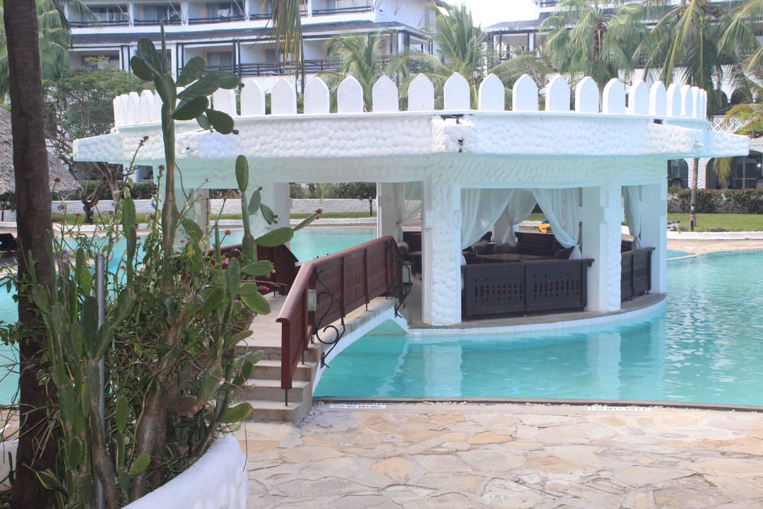 Pool Hotel Southern Palms Beach Resort