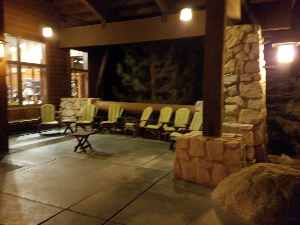 Außenbereich vor der Lobby Hotel Wuksachi Village & Lodge