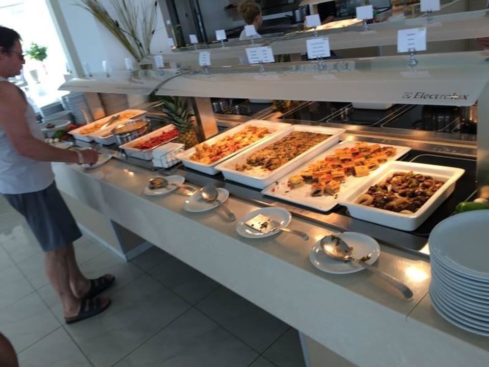 Mittagsbuffet 2 Asterias Beach Resort