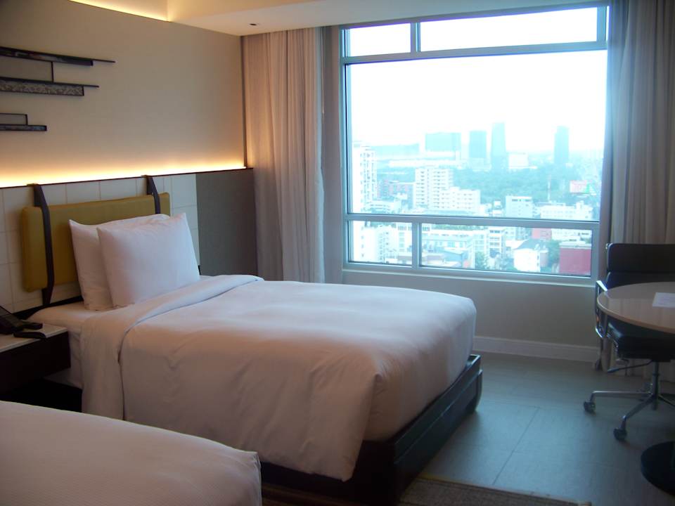 Zimmer Double Tree by Hilton Bangkok Ploenchit