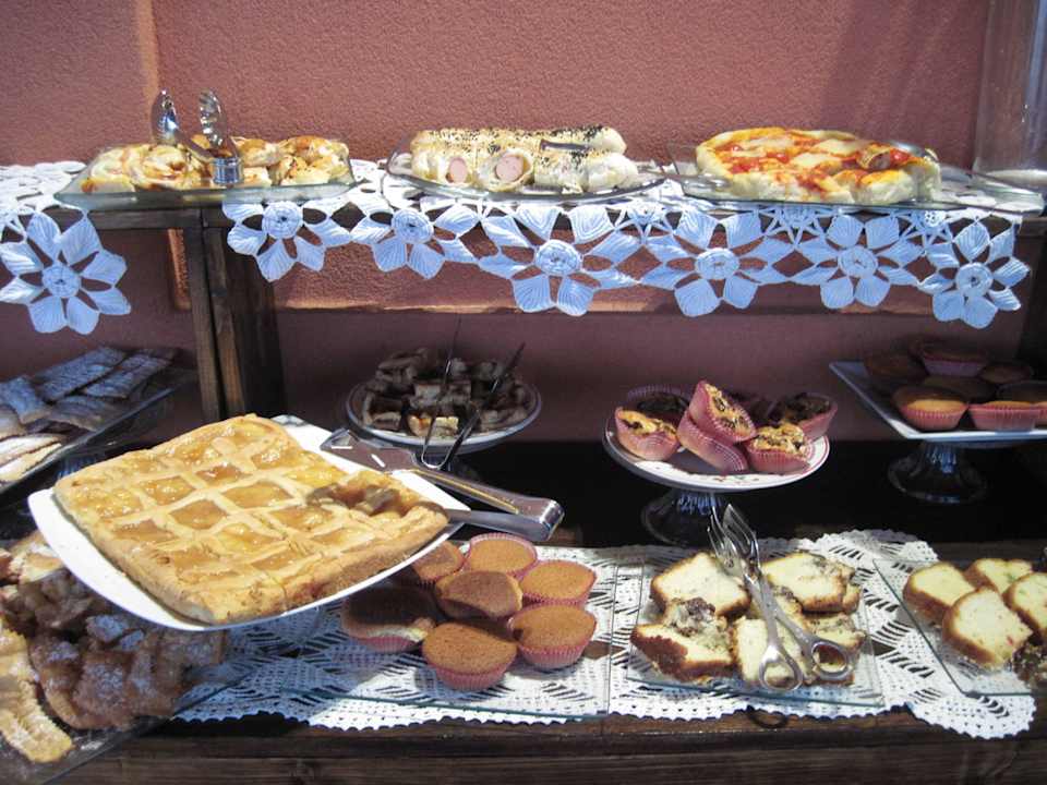 Sehr reichhaltiges Frühstücksbuffet Agriturismo Cascina San Carlo
