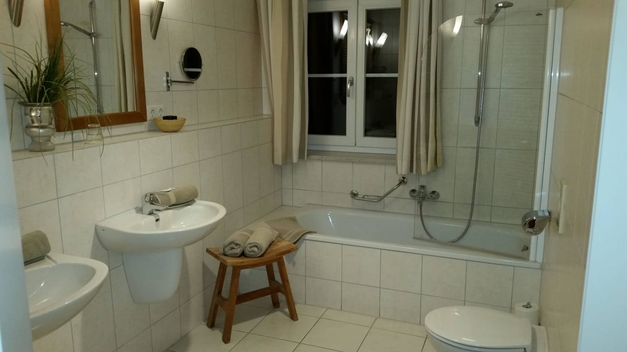 Bad in der Suite Hotel Ampervilla