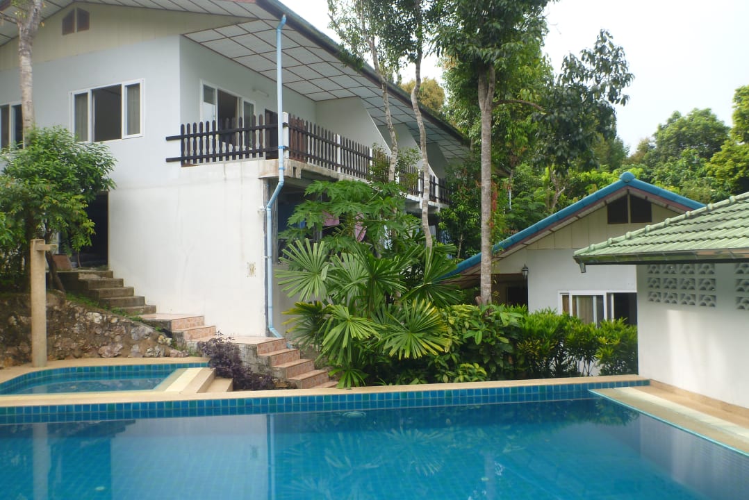 Pool Island View Resort & Spa