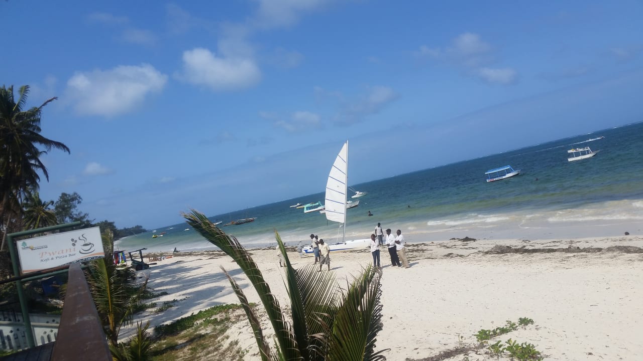 Strand Travellers Beach Hotel & Club