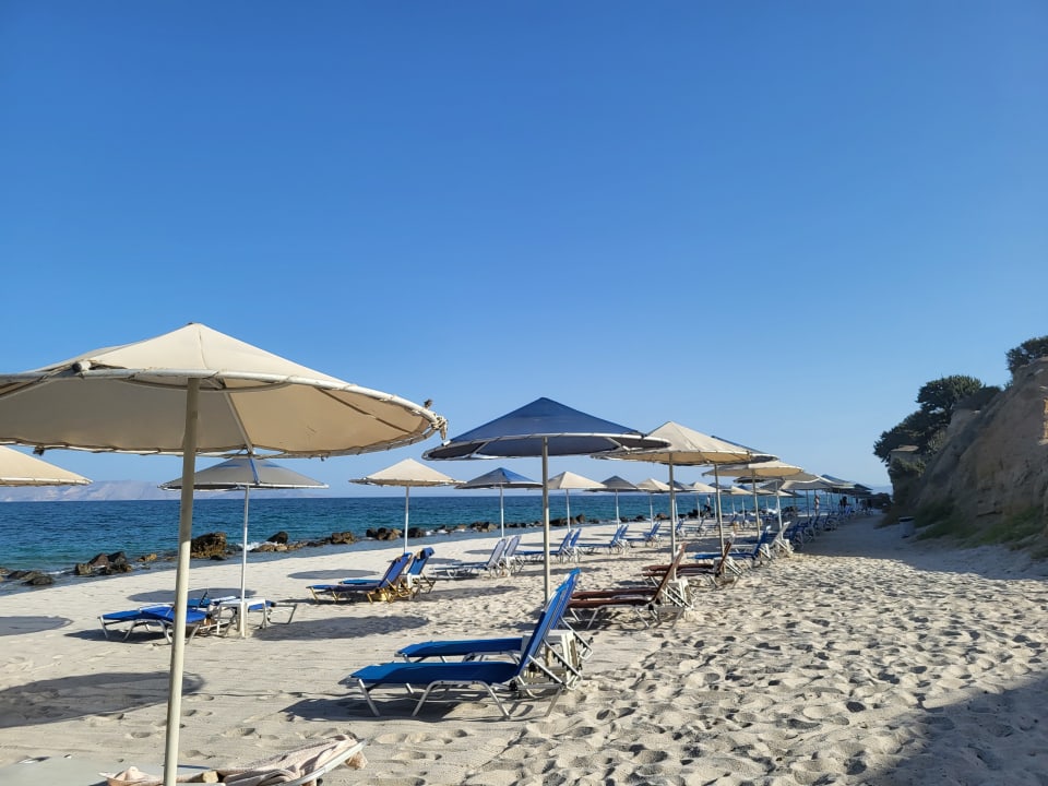 Strand Hotel Kouros Palace