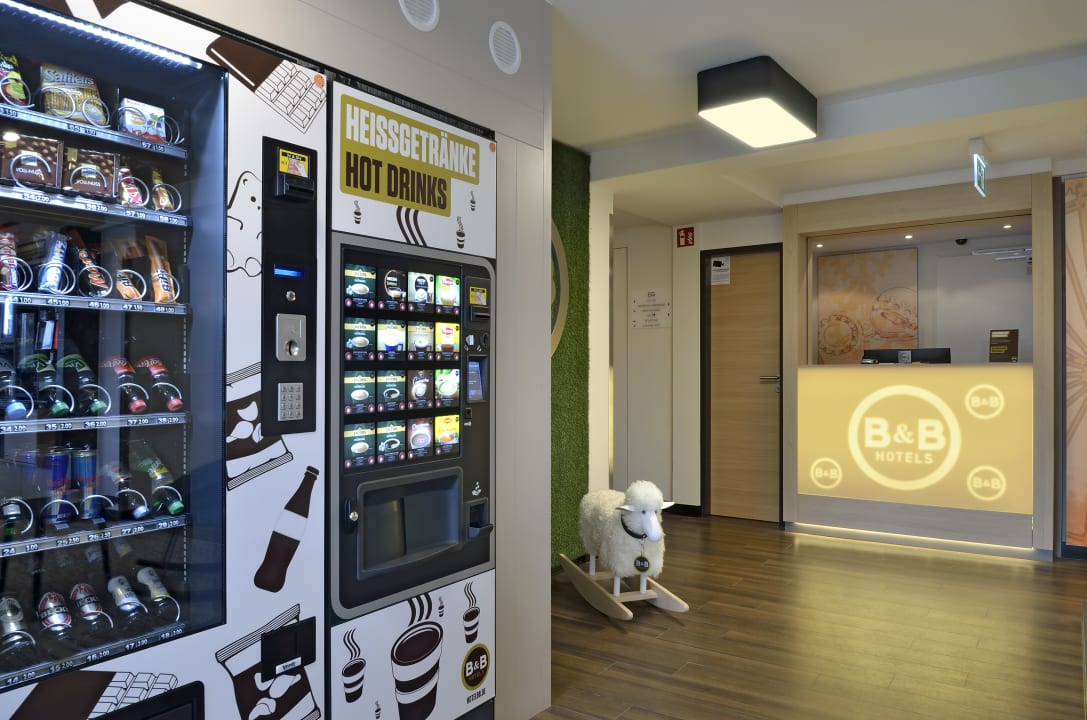 Lobby B&B Hotel Schweinfurt-Süd