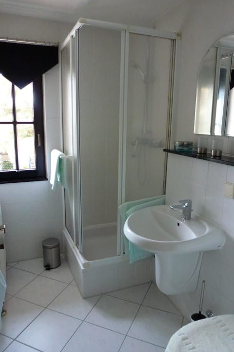 Bad Doppelzimmer Pension Ari