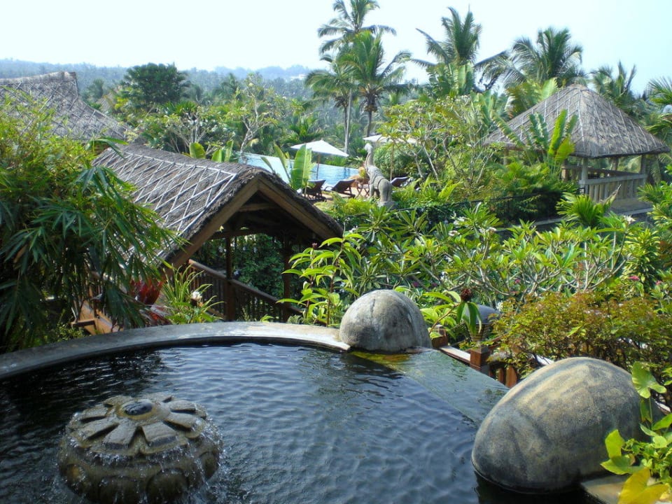 Blick auf Pool  Hotel Vivanta by Taj Kovalam