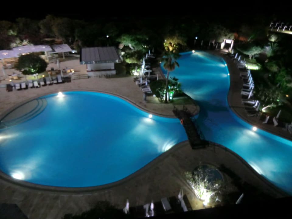 Pool am Abend Hotel Grecian Bay