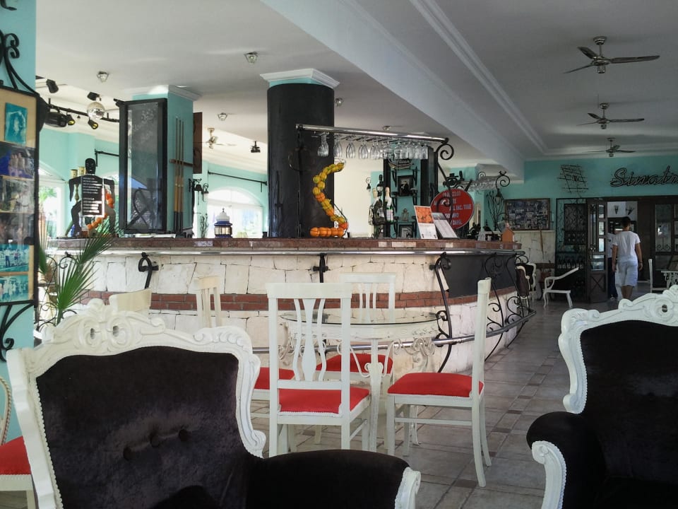 Bar und Sitzgruppen Hotel Sinatra