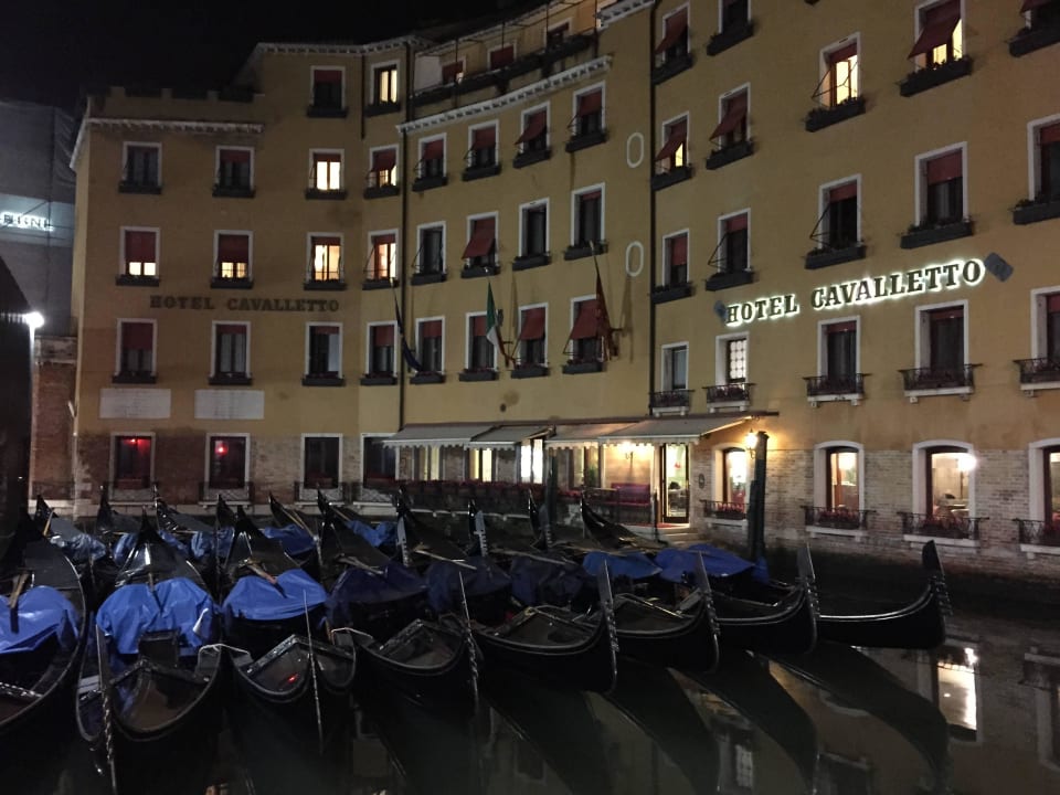 Gegenüber bei Nacht Albergo Cavalletto & Doge Orseolo