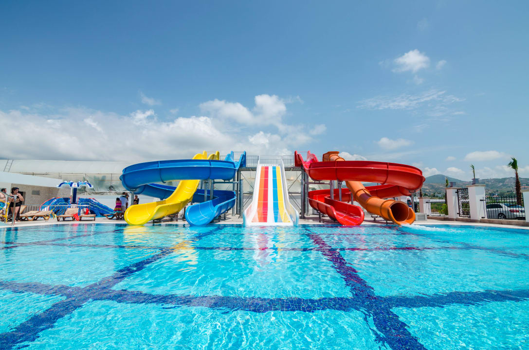 Aqua The Lumos Deluxe Resort Hotel