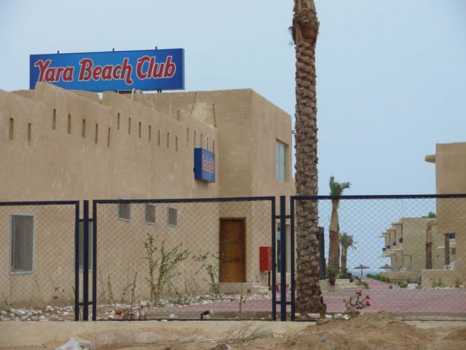 Yara beach club od strony frontowej - wjazdu Hotel Yara Beach Club