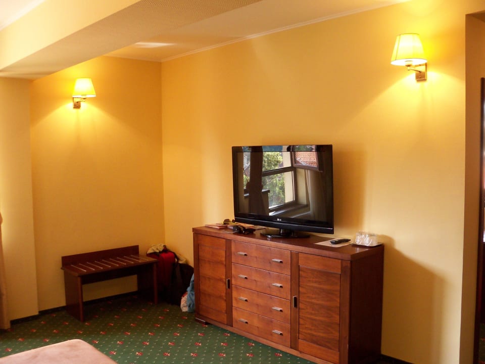 Der große Fernsehr im Wohnzimmer Hotel Coroana Brasovului