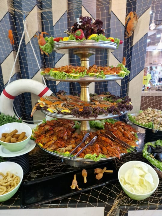 Gastro Saturn Palace Resort Hotel