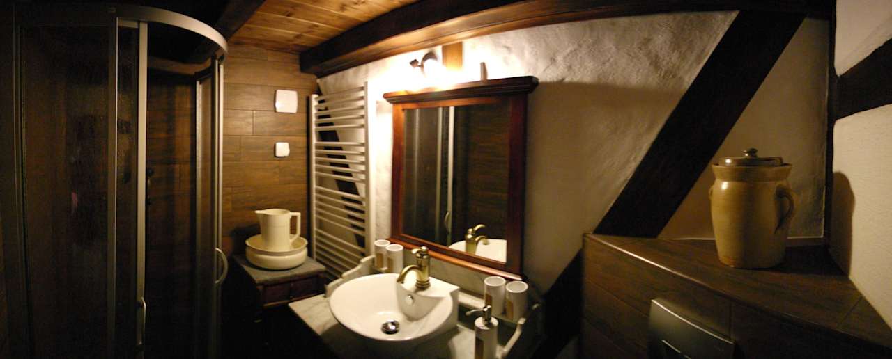 Bad Apartment Altes Hinterhäusel