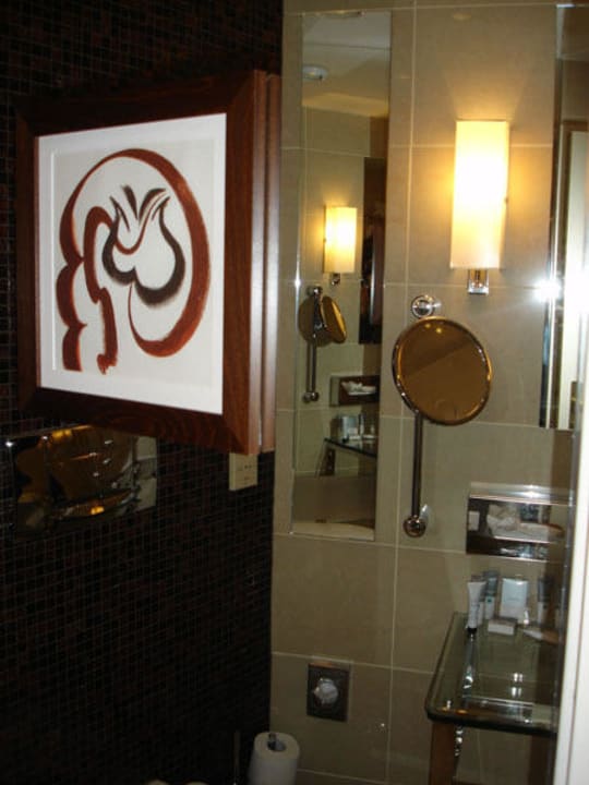 Bad, Vollverspiegelt, Glaswaschbecken, Badewanne . Grand Hotel Prague Towers