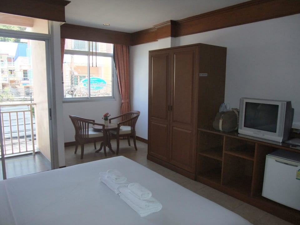 Blick vom Bett Richtung Sitzecke Cello Hotel