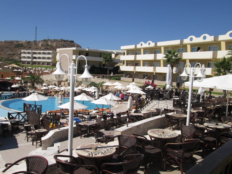 Pool beim Restaurant Hotel Kalithea Horizon Royal