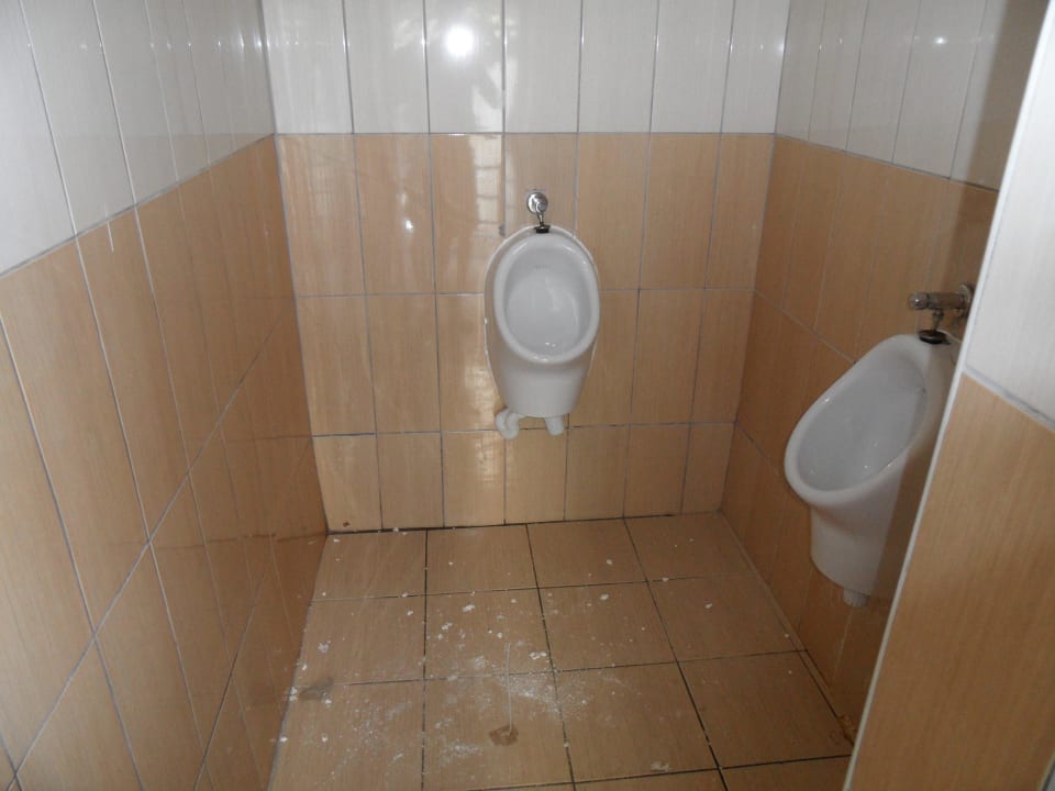 Toilette unter Poolbar Club Hotel Anjeliq