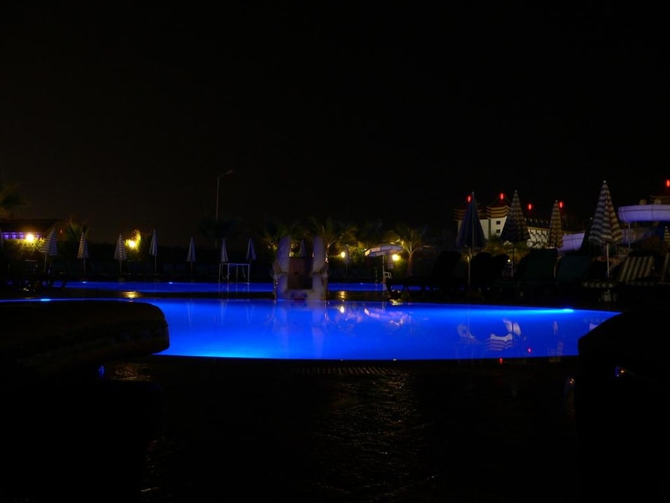 Kinderpool bei Nacht Hane Family Resort