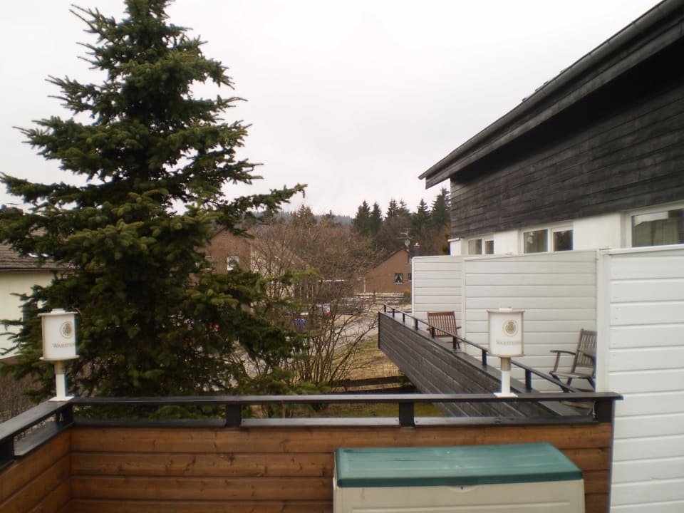 Von der Terrasse zu den Zimmern Hotel Skandinavia