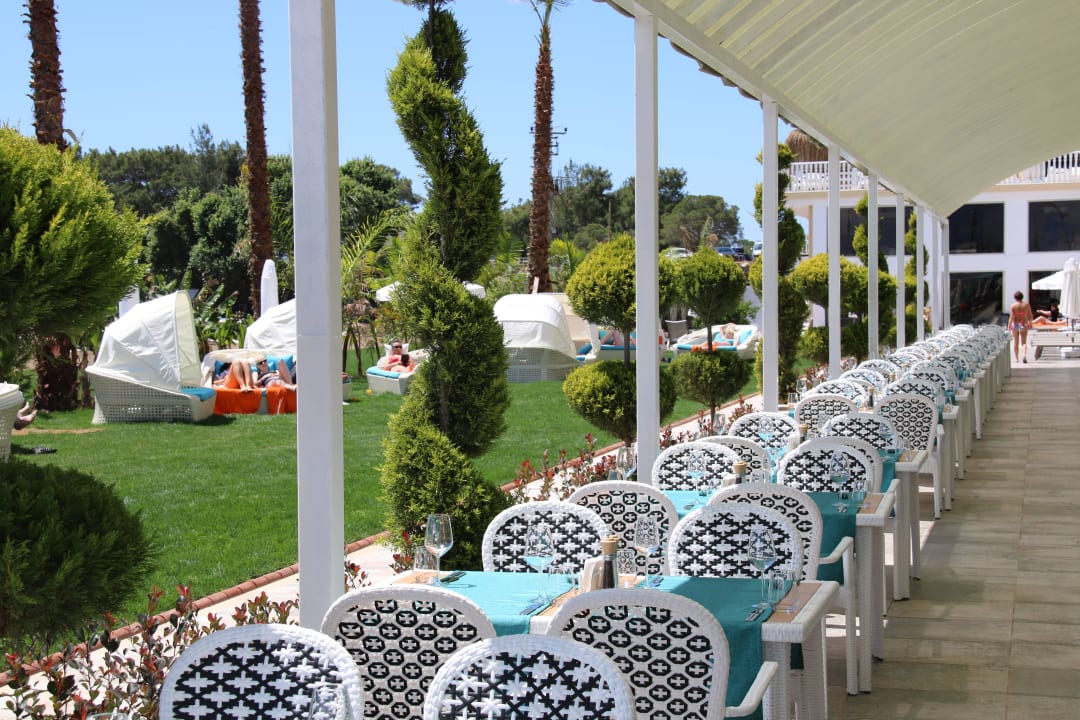 Outdoor Essensbereich J'adore Deluxe Hotel & Spa