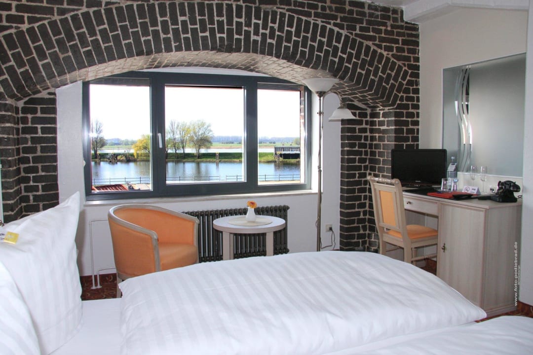 Doppelzimmer mit Sicht auf die Elbe Elbe Resort