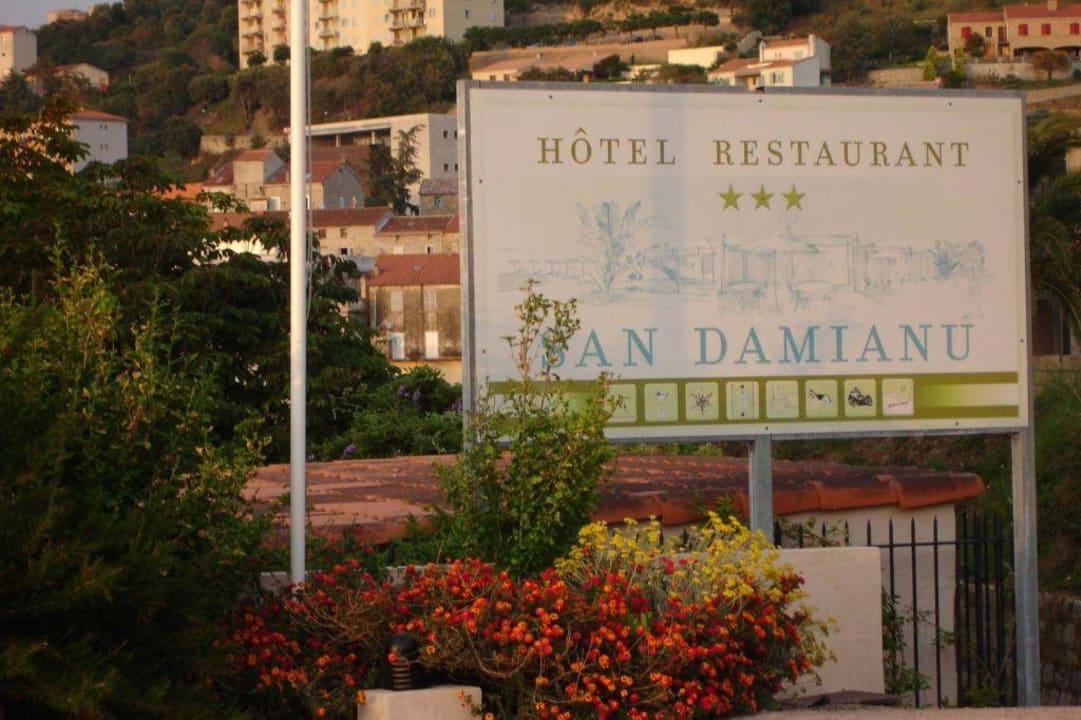 Hotel Damianu Einfahrt Hotel San Damianu
