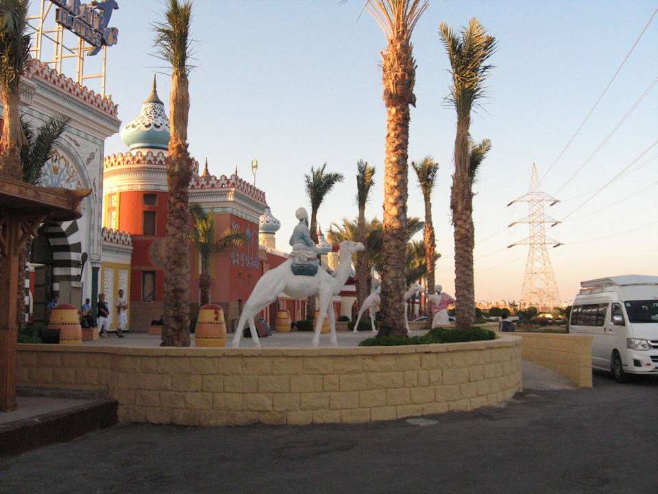 Вход в отель Pickalbatros Alf Leila Wa Leila Resort - Neverland Hurghada
