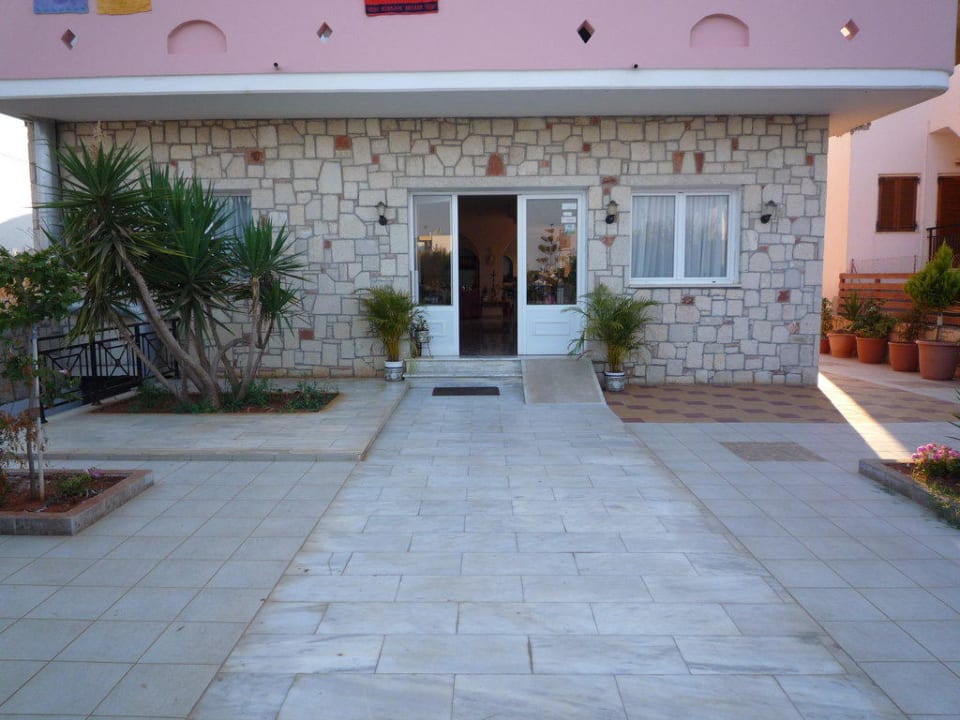 Eingang Hotel Anthoula Village