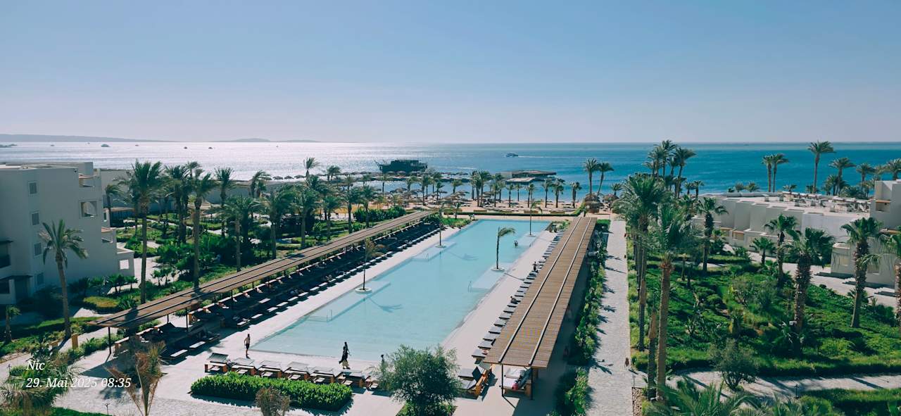 Pool Serry Beach Resort