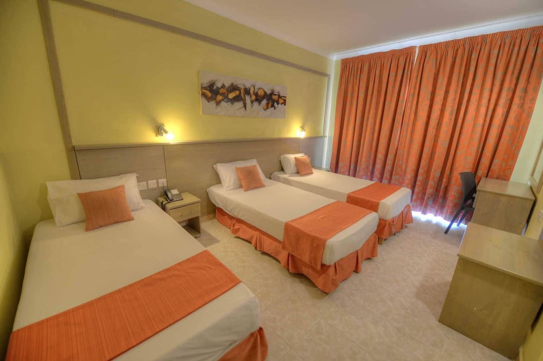 Triple room  Alexandra Hotel