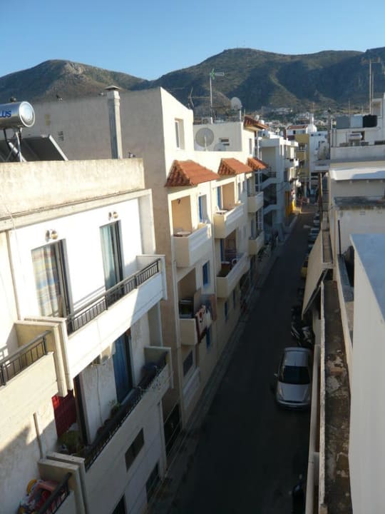 Blick vom Balkon nach rechts Hotel Lovely Holidays